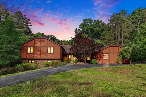 8735 Glen Nevis Rd NE, Ada, MI 49301