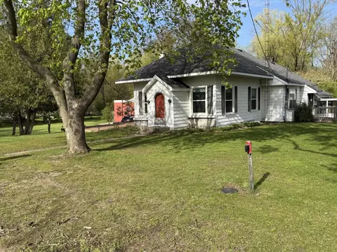 122 N Sherman St, Howard City, MI 49329