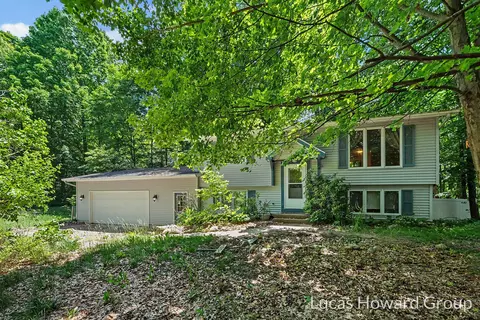 8750 Narnia Trl NE, Rockford, MI 49341