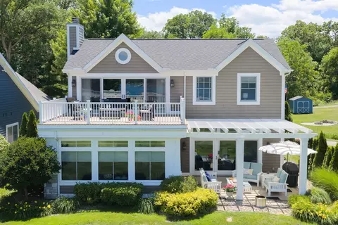 70944 Baldwin Landing Dr, Union, MI 49130