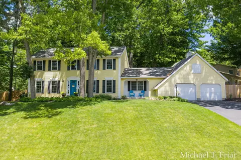 7421 Treeline Dr SE, Grand Rapids, MI 49546