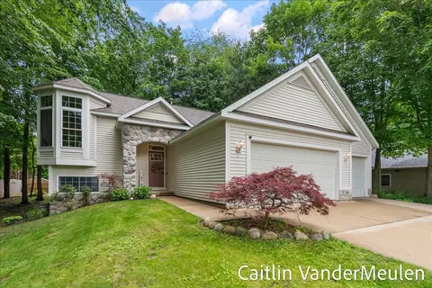 11035 Timberline Dr, Allendale, MI 49401