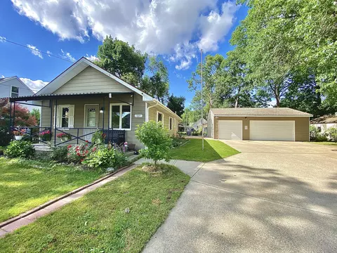 319 Holly St SW, Wyoming, MI 49548
