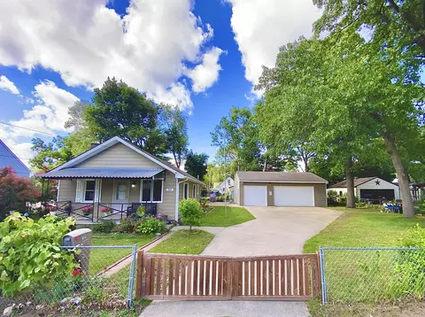 319 Holly St SW, Wyoming, MI 49548