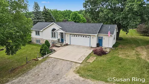 3454 Holland Lk, Sheridan, MI 48884