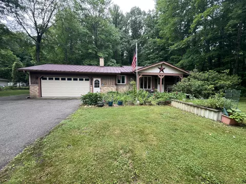250 E 88th St, Newaygo, MI 49337