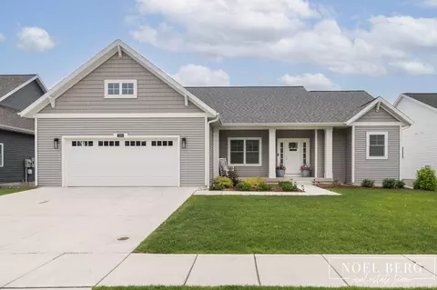7253 Atwater Dr, Spring Lake, MI 49456