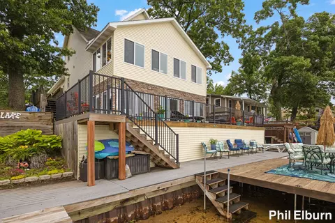 3611 Holiday Dr, Greenville, MI 48838