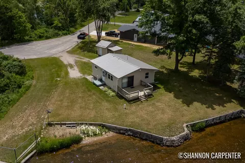 3741 E Shore Dr, Weidman, MI 48893