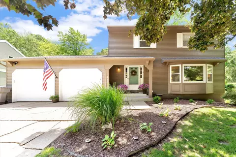 486 Edgeworthe Dr SE, Ada, MI 49301