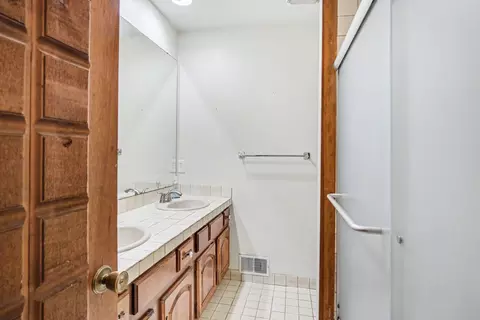 Bath - 540 Roundtree Dr NE, Ada, MI 49301 photo 4 of 4