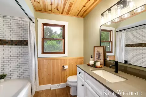 Bath - 1689 Slater St, Dorr, MI 49323 photo 3 of 4