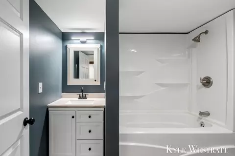 Bath - 1689 Slater St, Dorr, MI 49323 photo 4 of 4