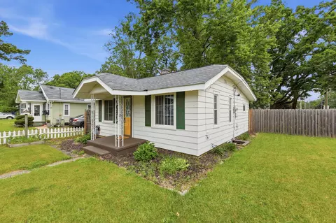 137 Holly St SW, Grand Rapids, MI 49548
