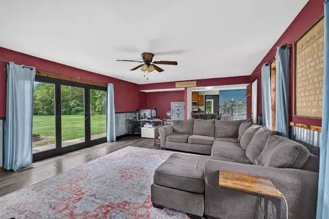 Living - 8959 Gordon Rd, Parma, MI 49269 photo 2 of 6