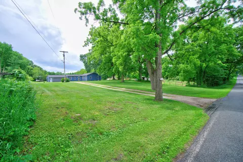 Exterior - 8959 Gordon Rd, Parma, MI 49269 photo 3 of 10