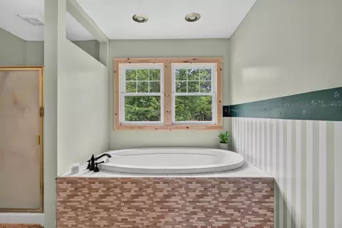 Bath - 8959 Gordon Rd, Parma, MI 49269 photo 2 of 4