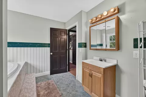 Bath - 8959 Gordon Rd, Parma, MI 49269 photo 1 of 4