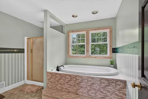 Bath - 8959 Gordon Rd, Parma, MI 49269 photo 3 of 4