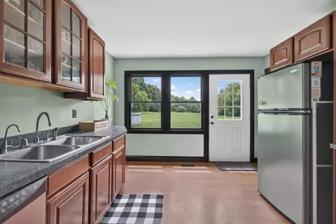 Kitchen - 8959 Gordon Rd, Parma, MI 49269 photo 3 of 6