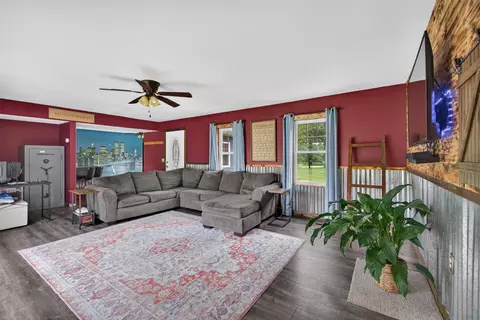 Living - 8959 Gordon Rd, Parma, MI 49269 photo 4 of 6