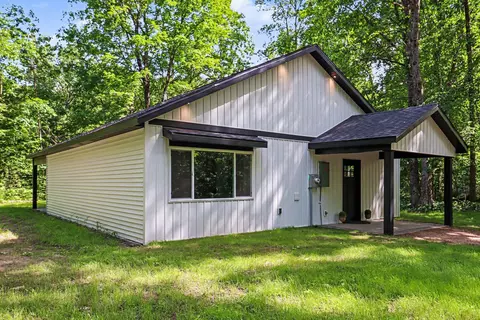 9066 Agawa Trl, Howard City, MI 49329