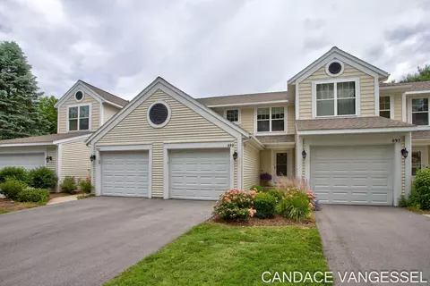 699 Sun Chase Dr, Holland, MI 49424