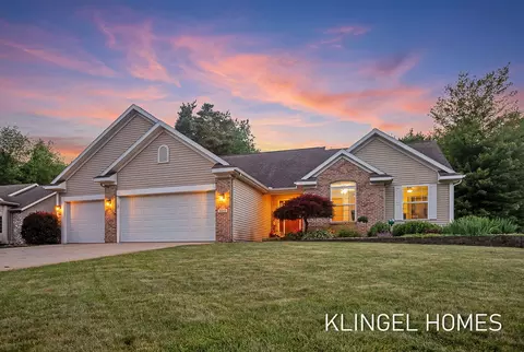 10635 Tallpine Ln, Allendale, MI 49401