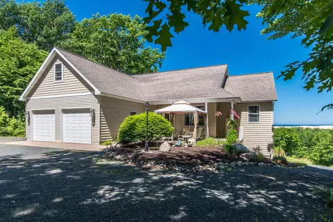 8562 W Woodridge Dr, Mears, MI 49436