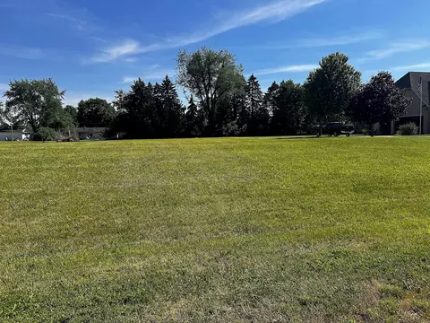 6 Wheatland Dr, Tecumseh, MI 49286