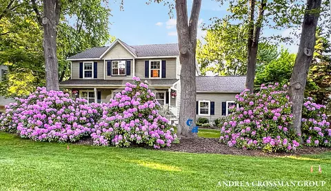 15213 Meadowwood Dr, Grand Haven, MI 49417