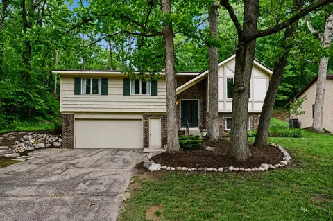 2121 Timberview Dr NE, Grand Rapids, MI 49525