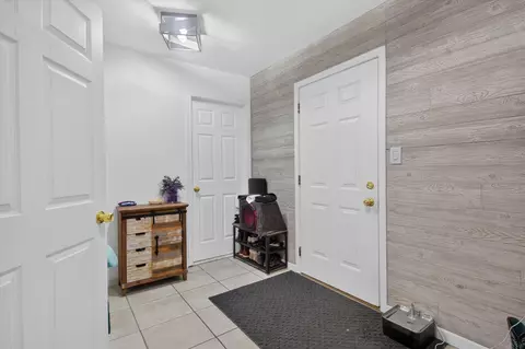 Entry Way - 4722 Root Station Rd, Jackson, MI 49201 photo 5 of 6
