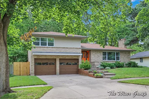 1613 Lotus Ave SE, Grand Rapids, MI 49506
