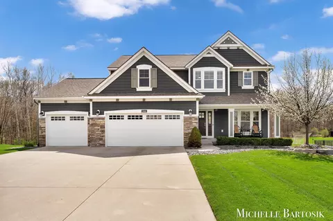 2866 E Morgan Trl NE, Rockford, MI 49341