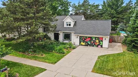 6285 Blanca Dr NE, Rockford, MI 49341