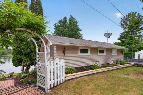 14384 Zimmerman Dr, Hudson, MI 49247