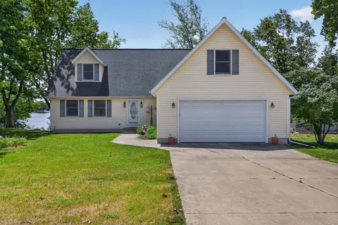 14023 Grandview Dr, Cement City, MI 49233