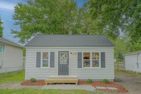 310 Majestic St SE, Grand Rapids, MI 49548