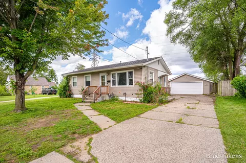 1852 Collingwood Ave SW, Wyoming, MI 49519