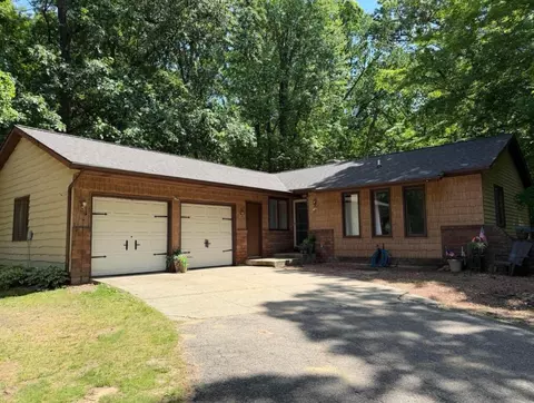 9051 Algoma Ave NE, Rockford, MI 49341