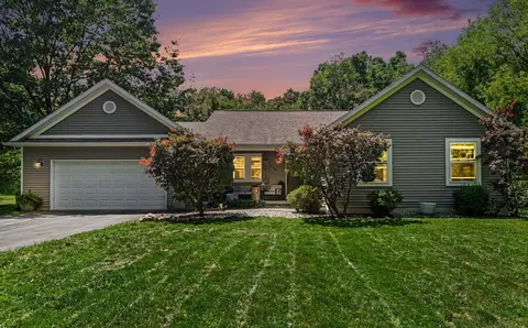1298 Kendor Dr, Brighton, MI 48114
