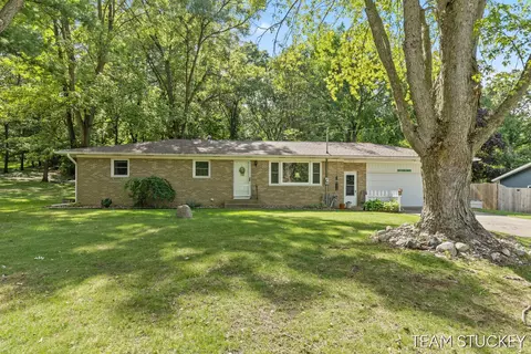 7114 Kay Dr, Greenville, MI 48838