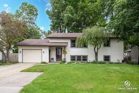 325 N Lindy St, Zeeland, MI 49464