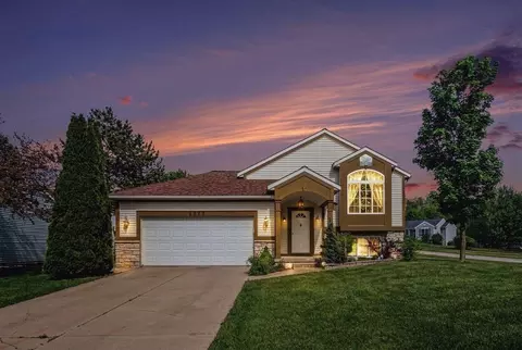 6878 Lake Bluff Dr NE, Comstock Park, MI 49321