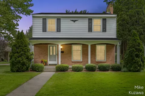 1711 Country Club Dr NE, Grand Rapids, MI 49505