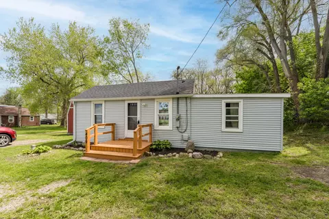 409 River Rd, Plainwell, MI 49080