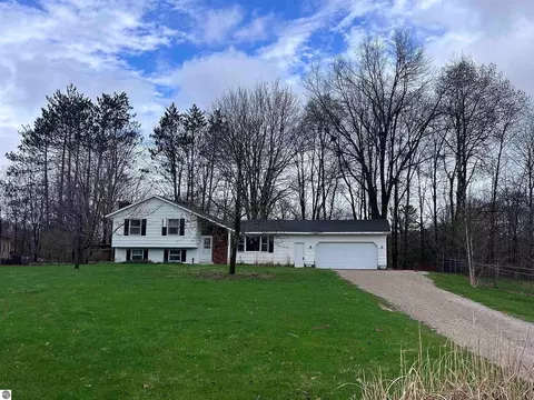 8320 W Whispering Pines Cir S, Lake City, MI 49651