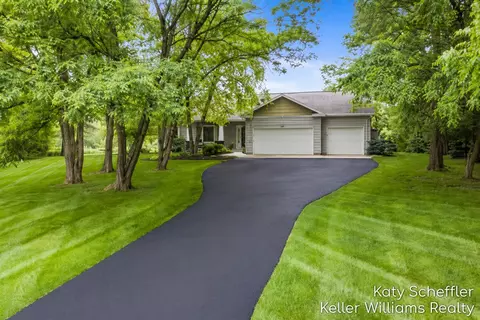 4611 Windcliff Dr NE, Rockford, MI 49341