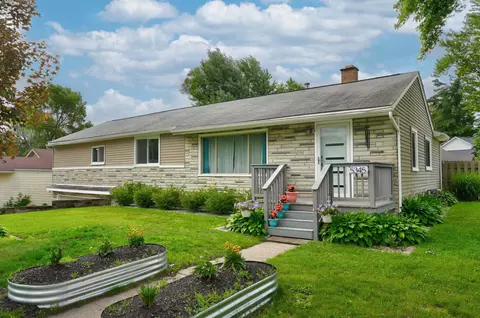 5345 Clinton River Dr, Waterford, MI 48327